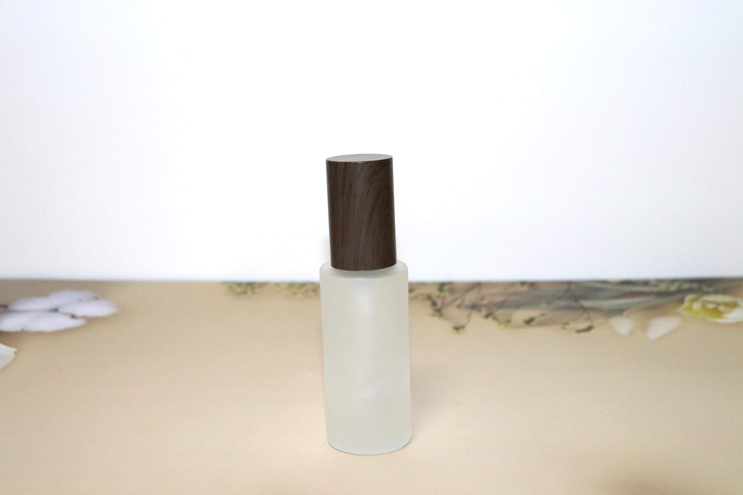 Glass Cosmetic Jars Screw Cap Closure Type for Transparent Packaging Solutions